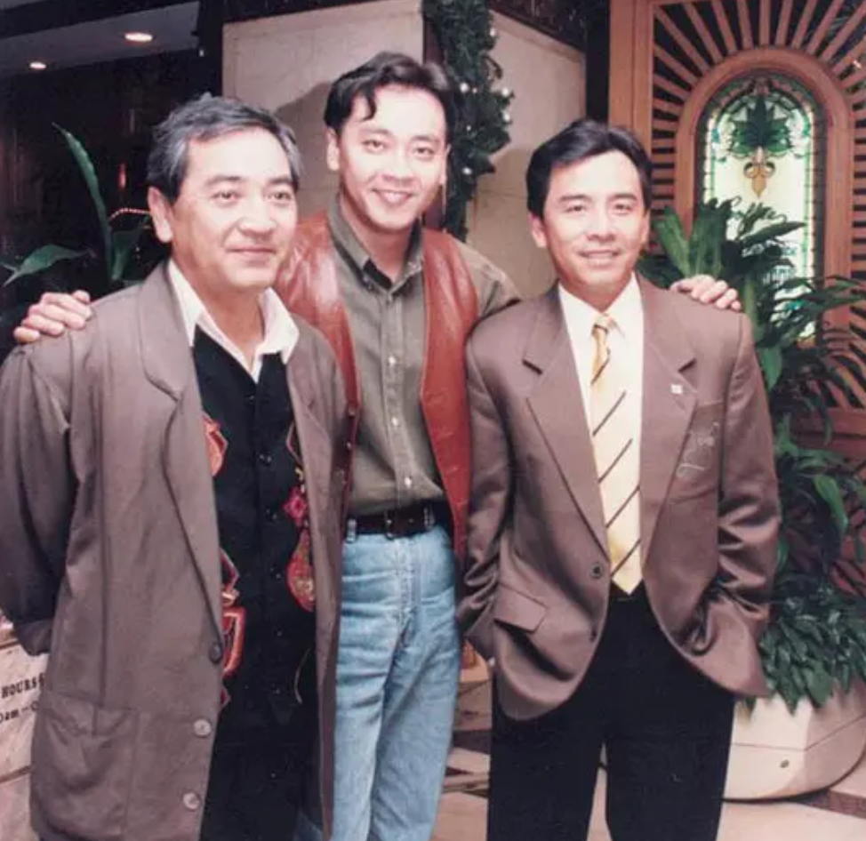 所以秦沛三兄弟的普通话如此标准,也得益于母亲的影响.