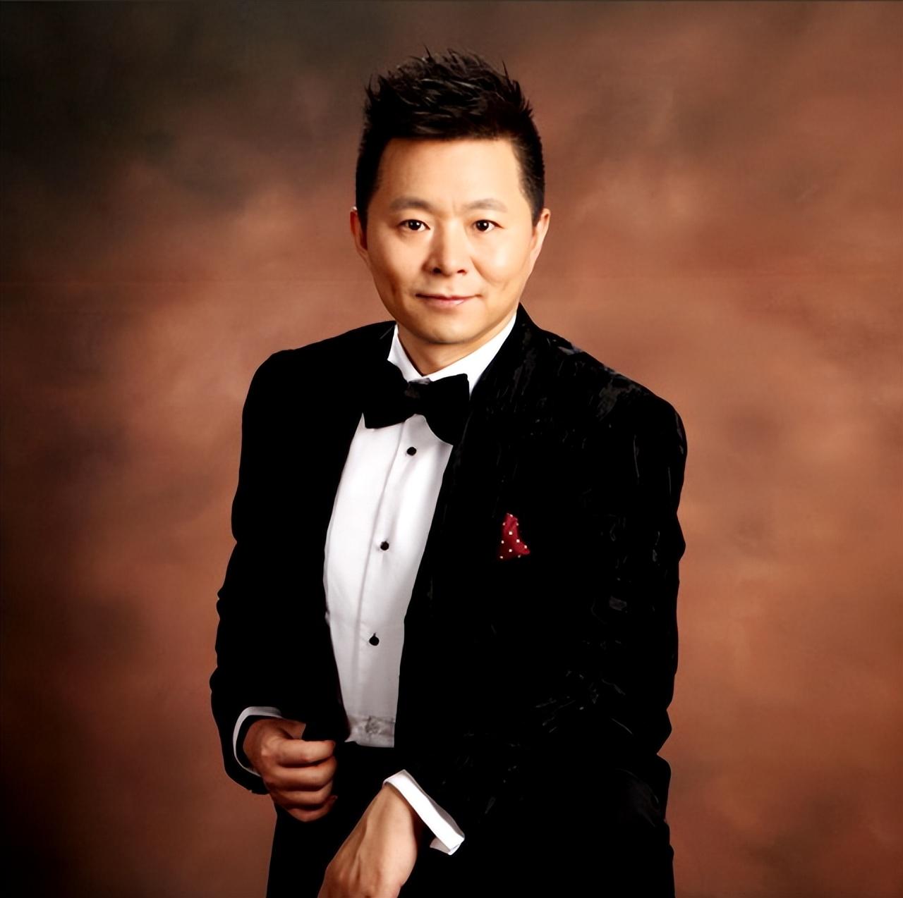 回顾王宏伟4岁丧父44岁当爸爸用孝心托起孀居49年母亲的晚年