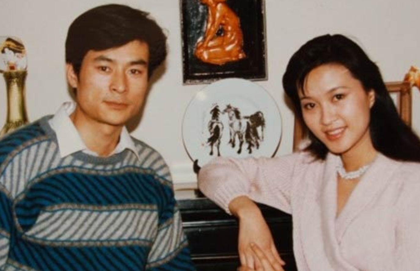 方舒的第一任丈夫是导演陈国星,两人是校友,知根知底,大学时期就是