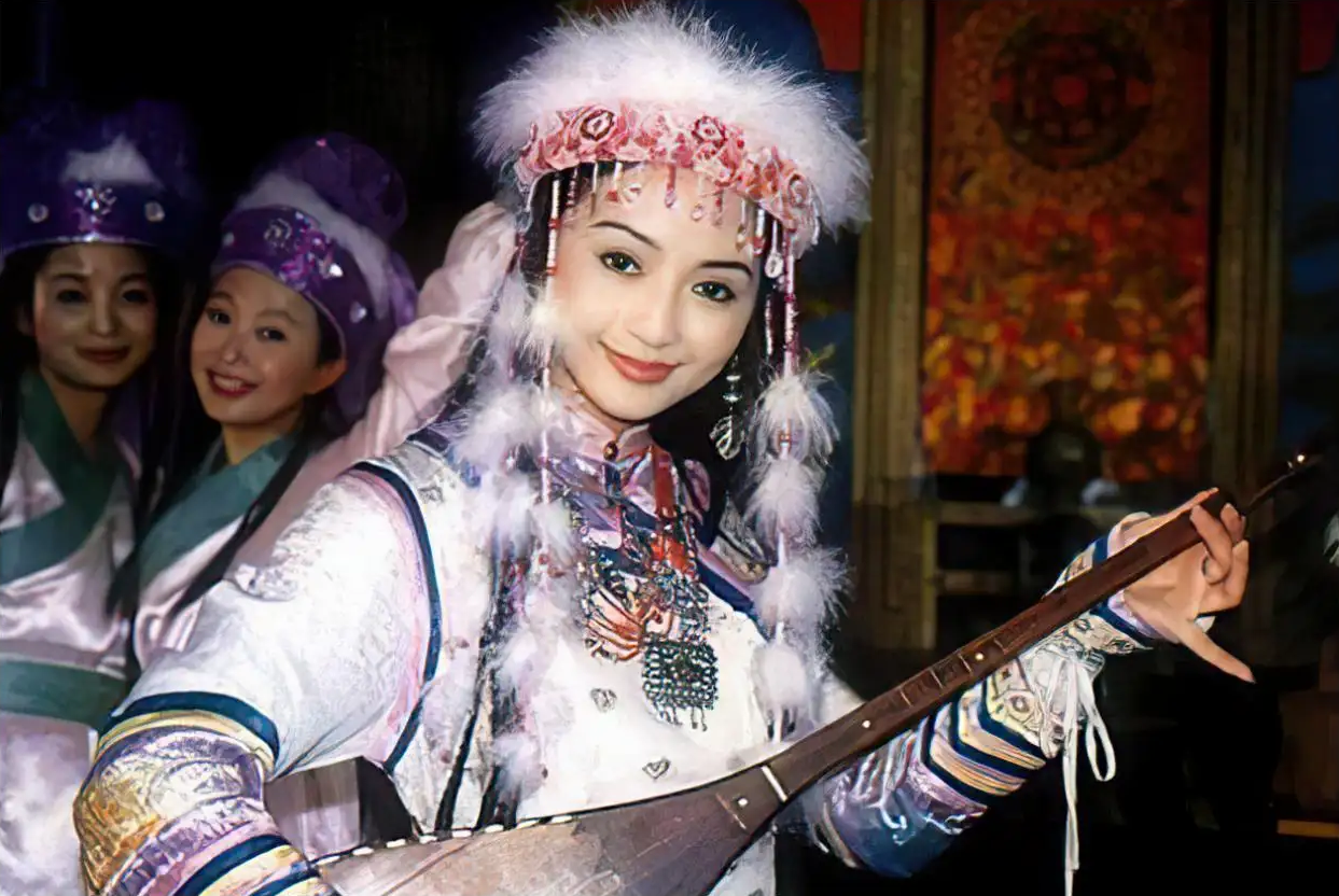 《还珠格格》播出后,刘丹当年扮演的香妃一角,被年轻女演员麦迪娜