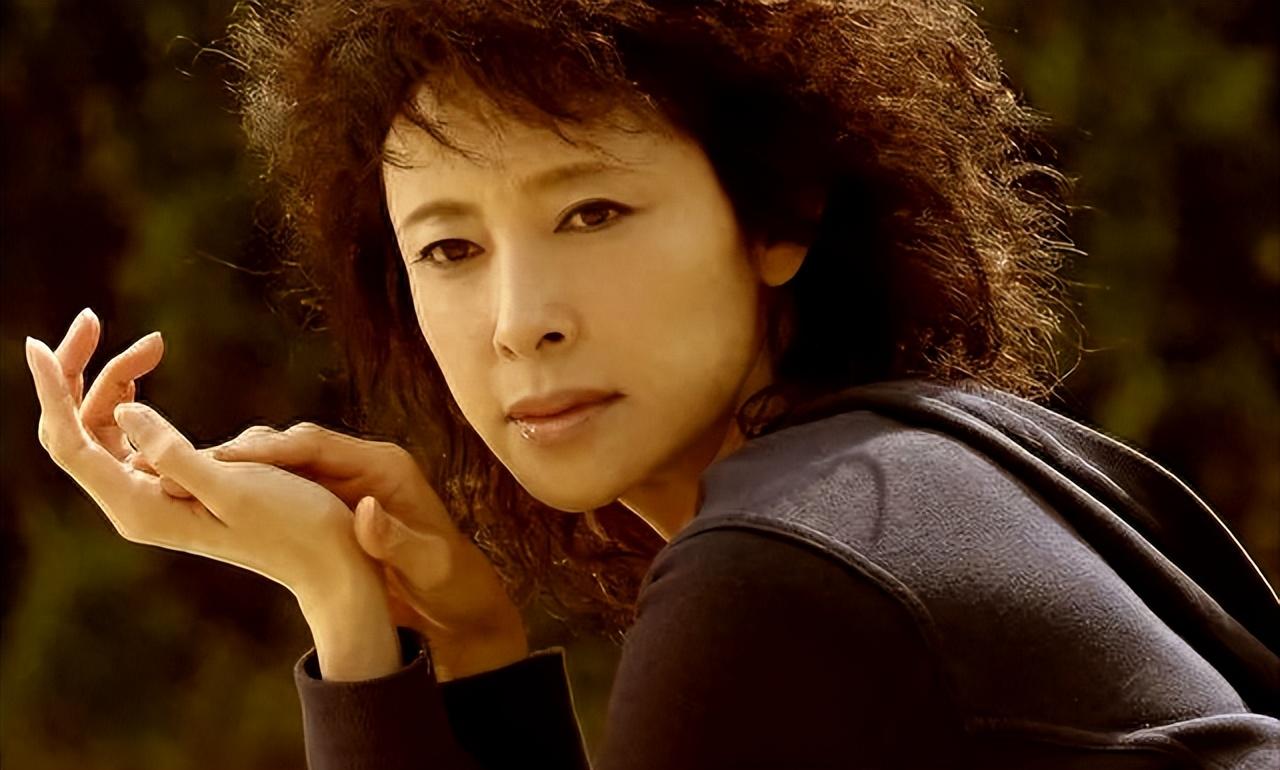 回顾演员李小燕:41岁嫁大15岁二婚的徐敏,携手相伴20年她后悔吗
