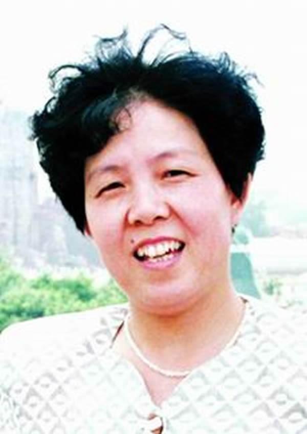 回顾殷雪梅:2005年救下6名学生,52岁的她以身殉职,上万人悼念