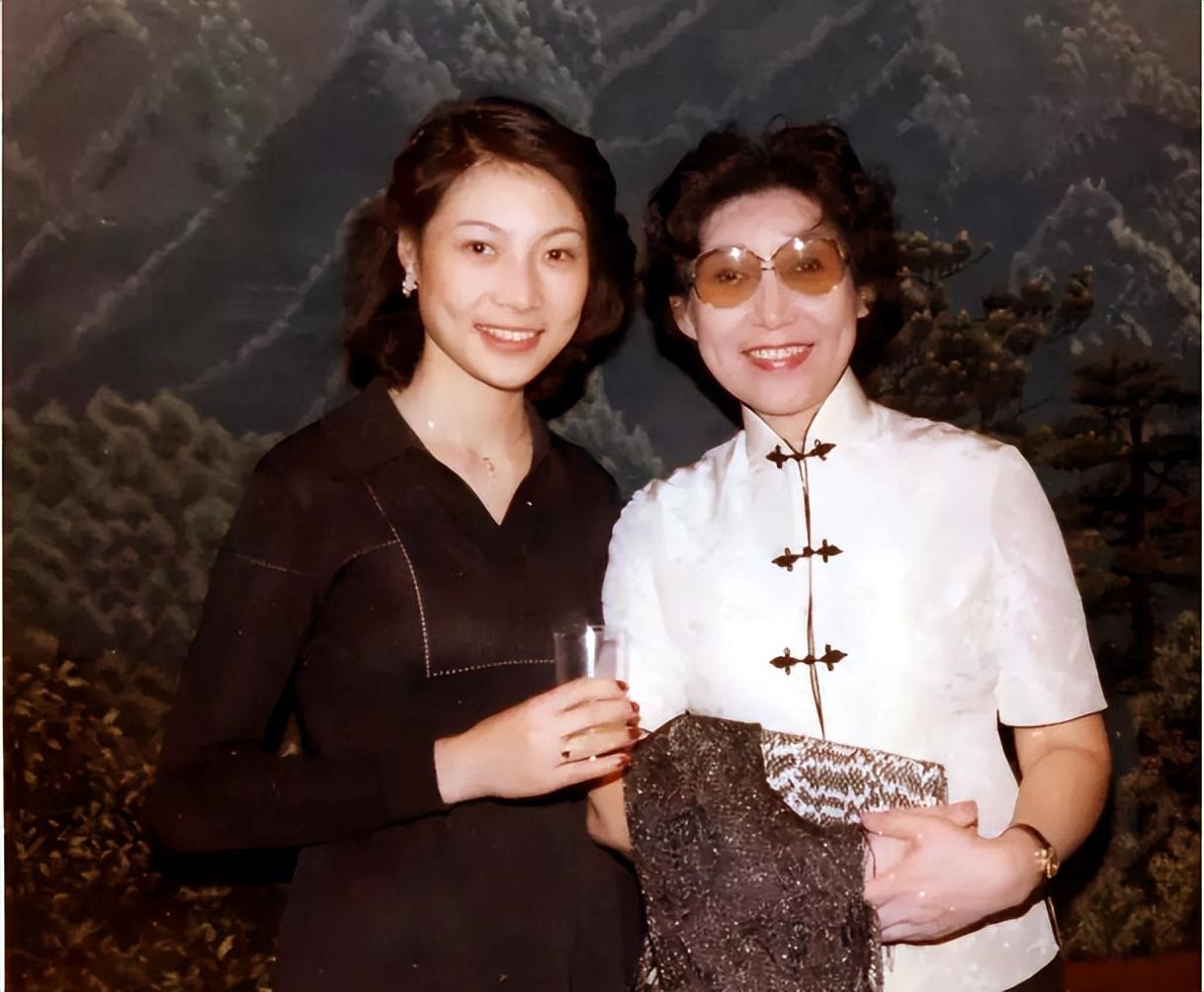 回顾京剧家童芷苓丈夫陈力患癌离世后再婚嫁张君秋的琴师