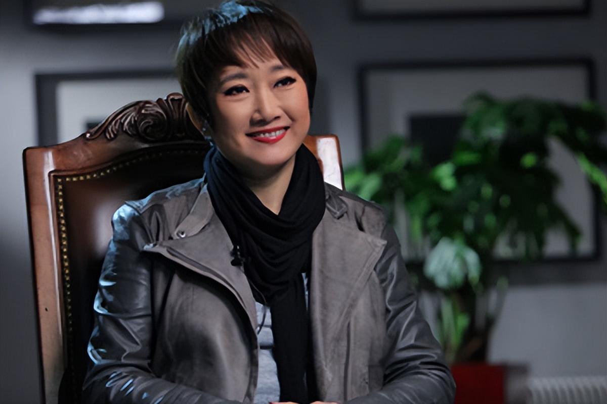 回顾王刚尽管岳母和自己年纪相仿给她尽孝也能坦然