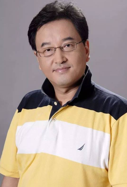 中央电视台主持人长啸简介