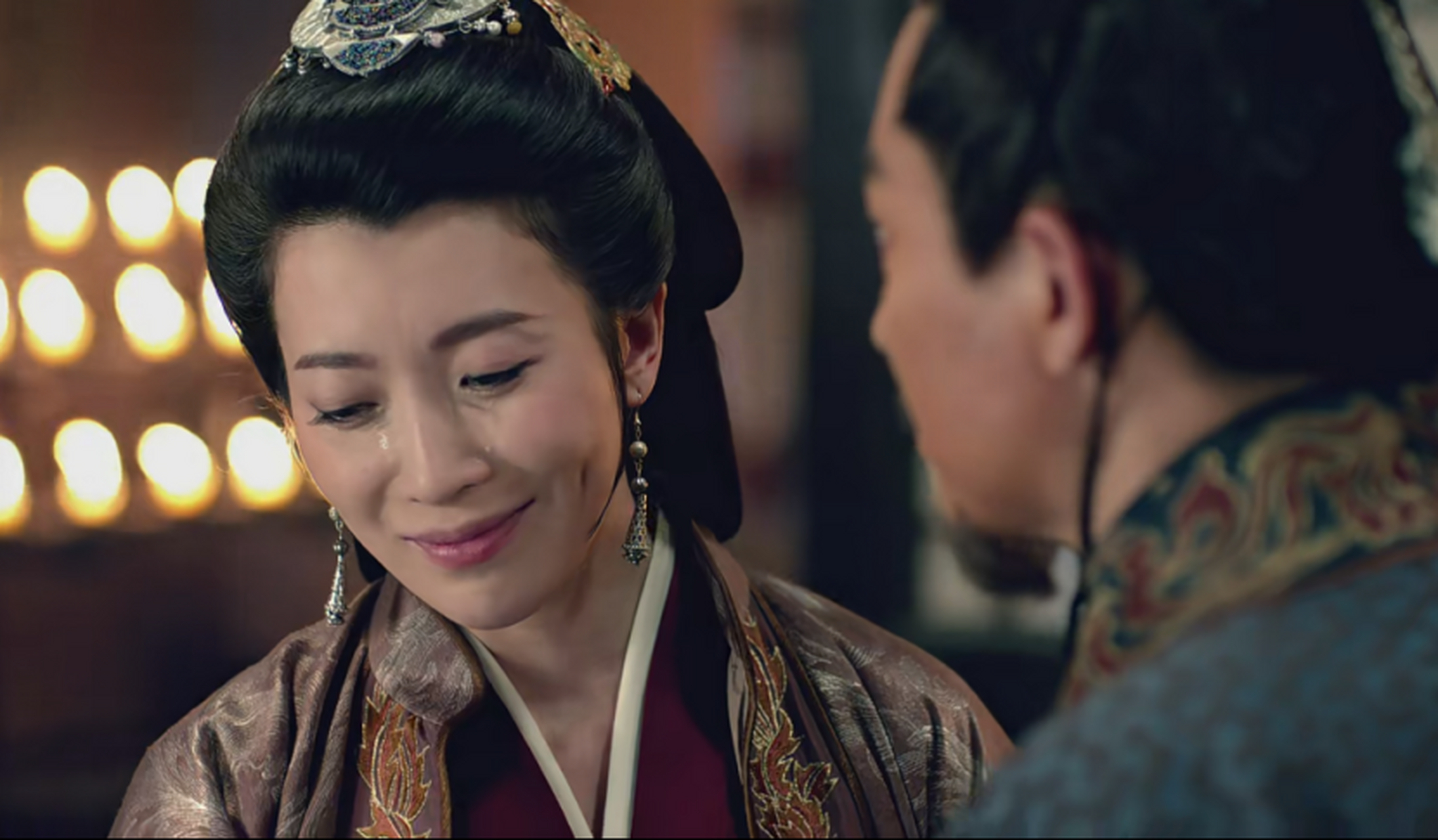 莅阳长公主嫁给谢玉后,虽经历种种波折,但两人相伴二十多年,育有一子