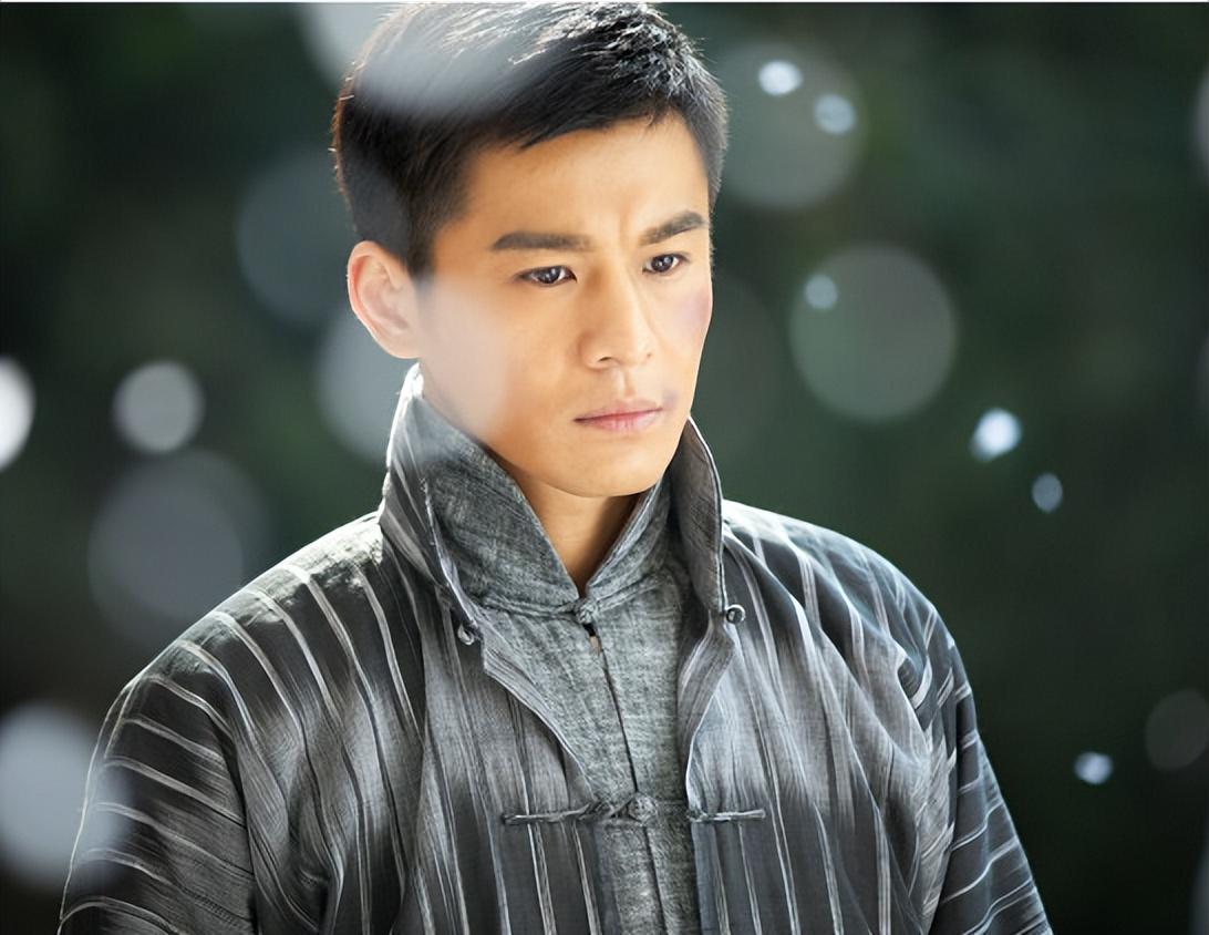 回顾45岁乔振宇:长得帅还顾家,结婚十年没绯闻,今45岁儿女双全