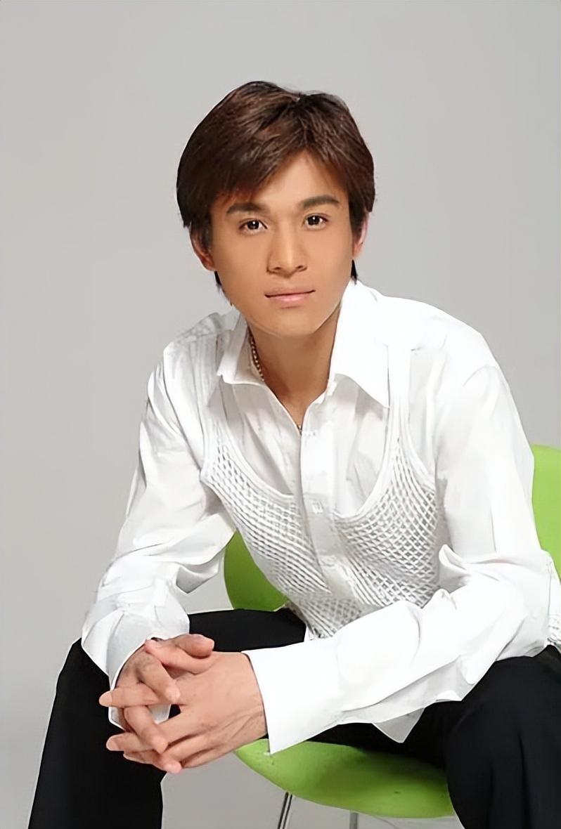 回顾45岁乔振宇:长得帅还顾家,结婚十年没绯闻,今45岁儿女双全