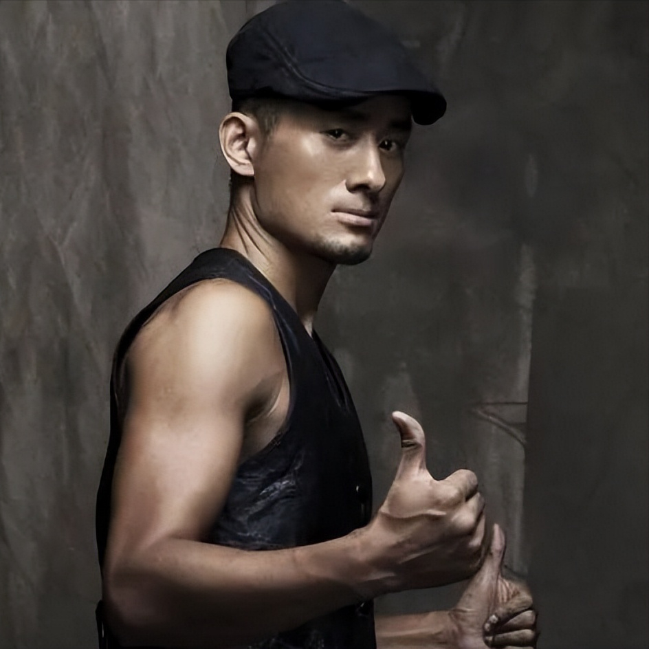 回顾阿宝从一夜红到无人问津今装疯卖傻博人眼球却活成笑话