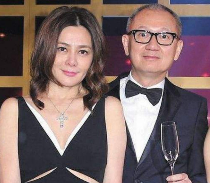 回顾关山和女儿关之琳不来往离世后女儿为他买了400万的墓地