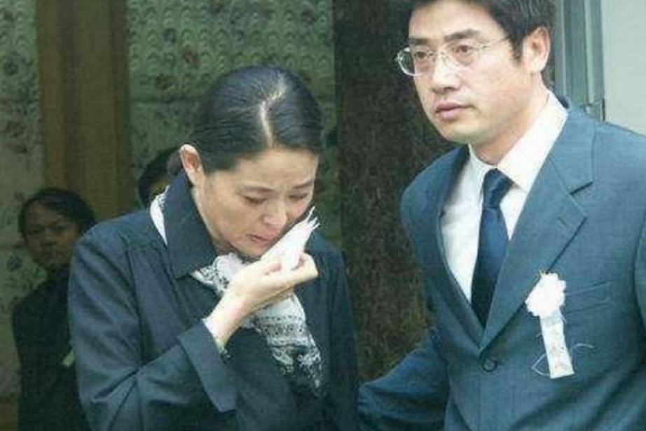 回顾演员牛振华从炊事员到登上春晚舞台48岁遗憾离世太可惜