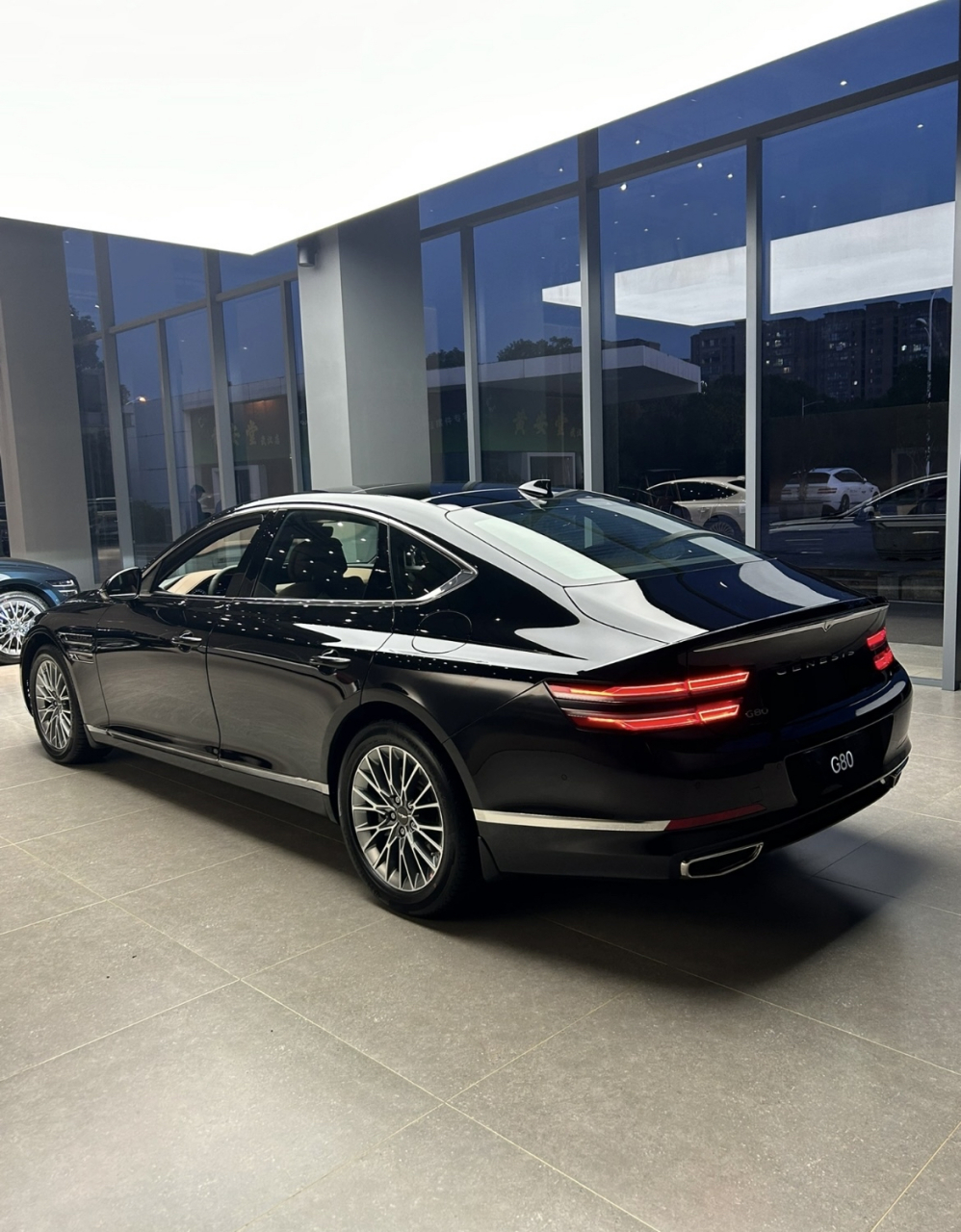 兼具帅气和优雅,咋一看还以为是宾利[三哈]  by 捷尼赛思g80