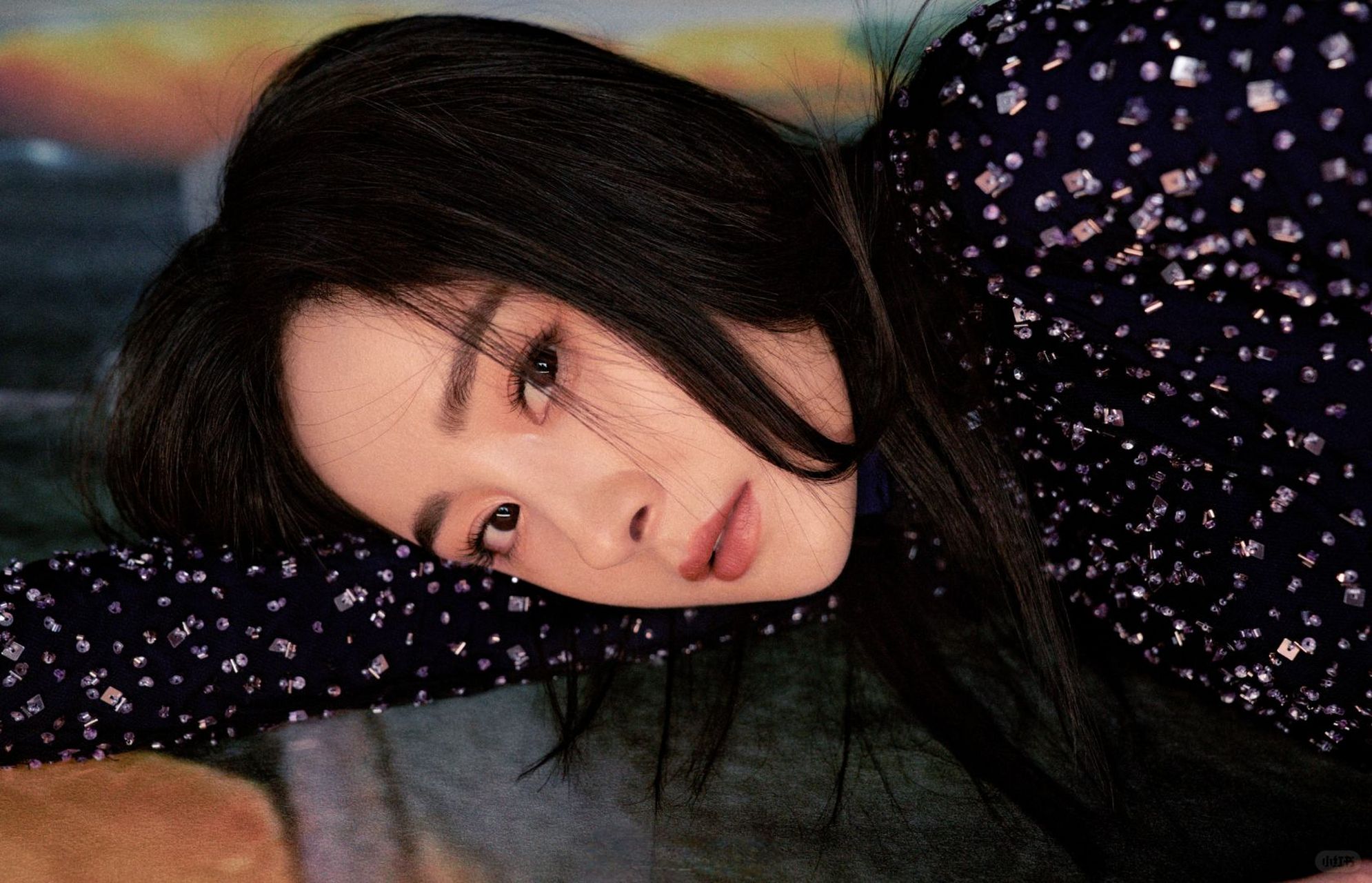 杨幂黑长直发美翻费加罗十月刊,百变造型演绎时尚女王范!