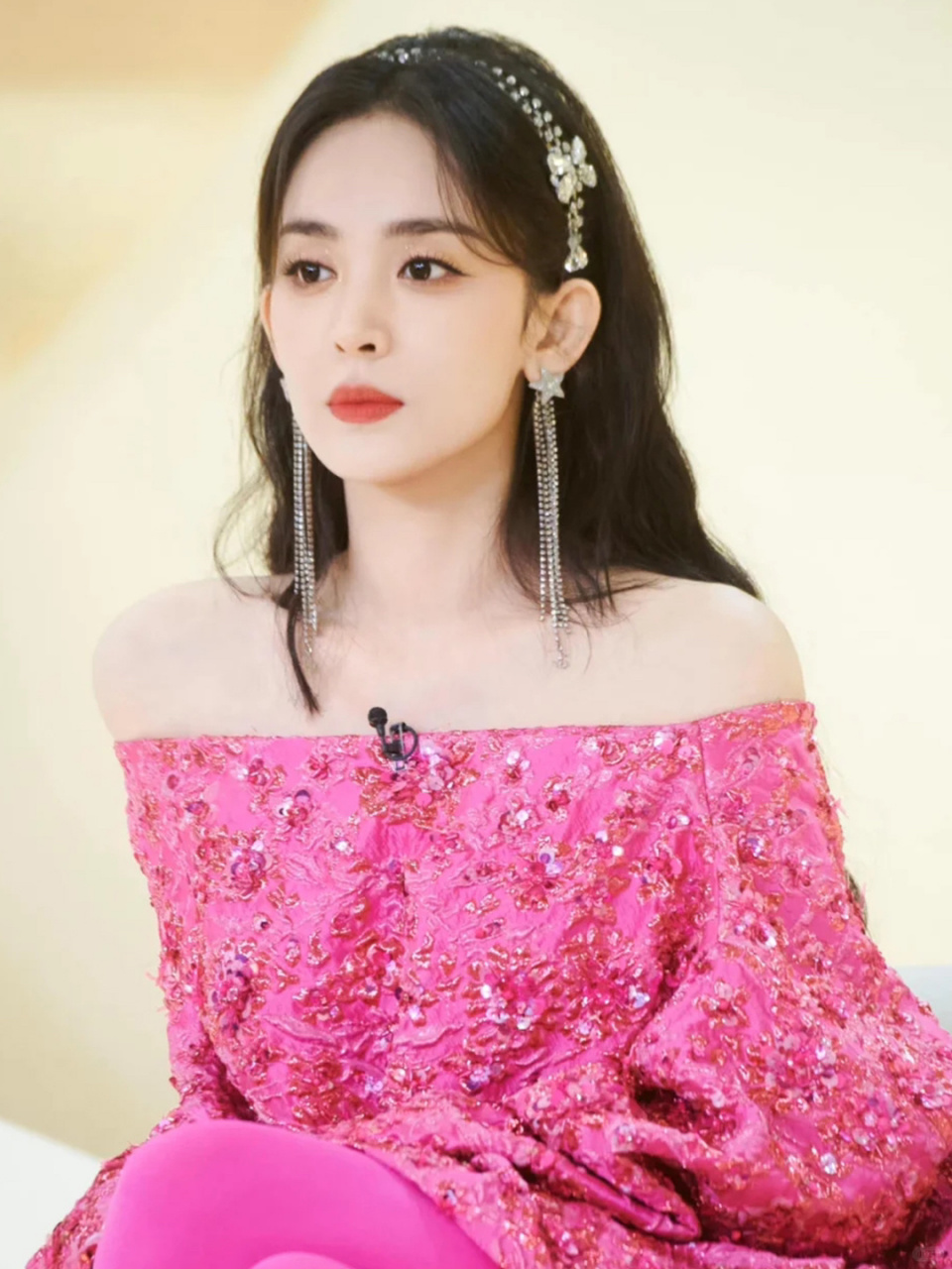 古力娜扎综艺穿搭 是芭比粉的公主吧!