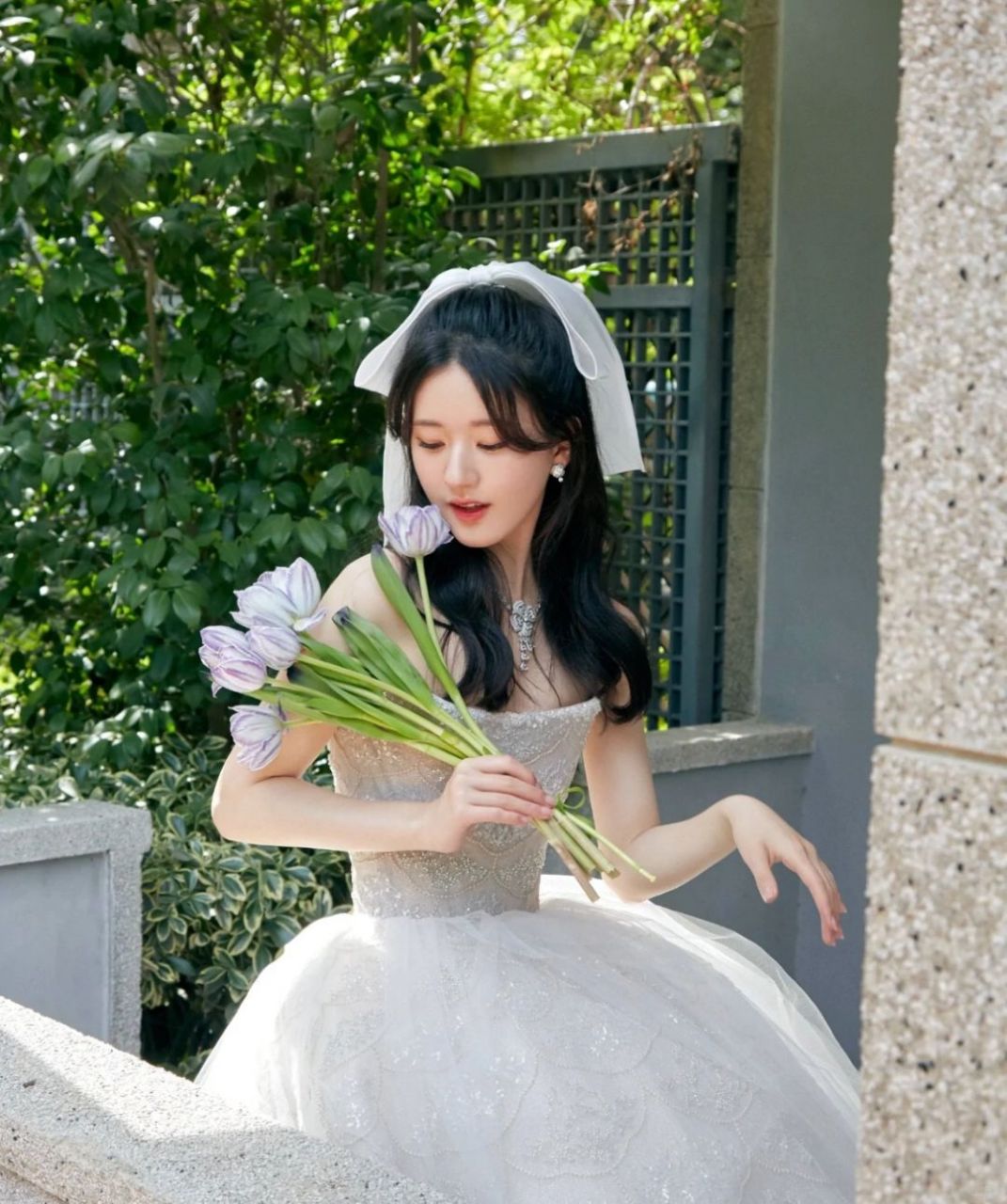 宝藏女孩展现 思淅硐 魅力  一组赵露思的绝美照片在网络迅速走红