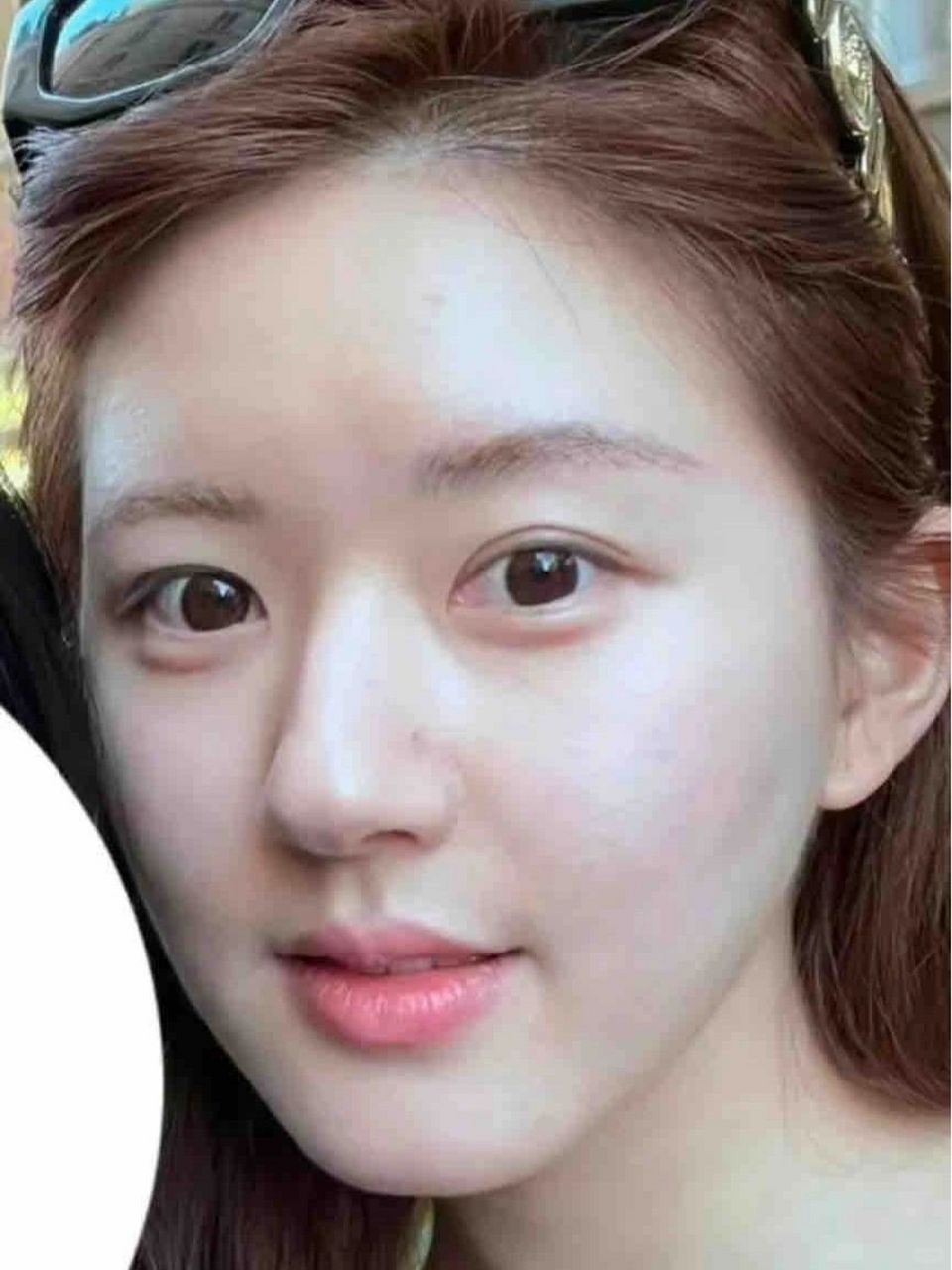 赵露思素颜勇闯米兰华人街,肌肤如雪羡煞众人