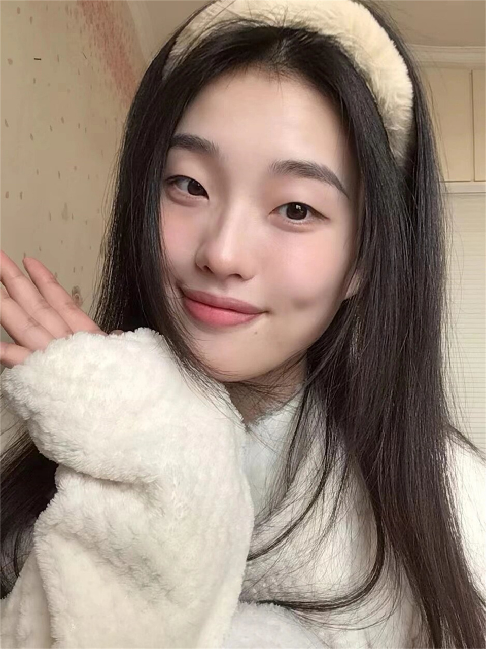 论淡妆对单眼皮的杀伤力  作为一个干皮妹子,我深知用粉底很容易斑驳