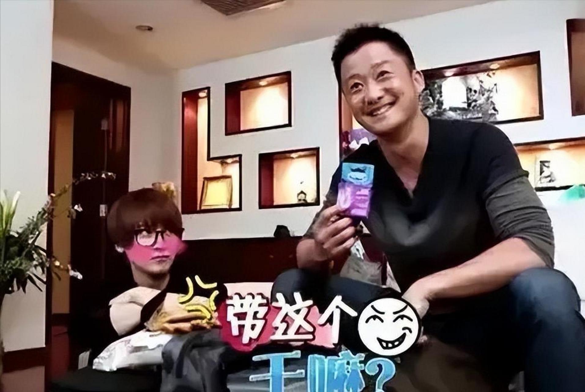 妻子谢楠一下子羞红了脸:"你带这个干嘛?