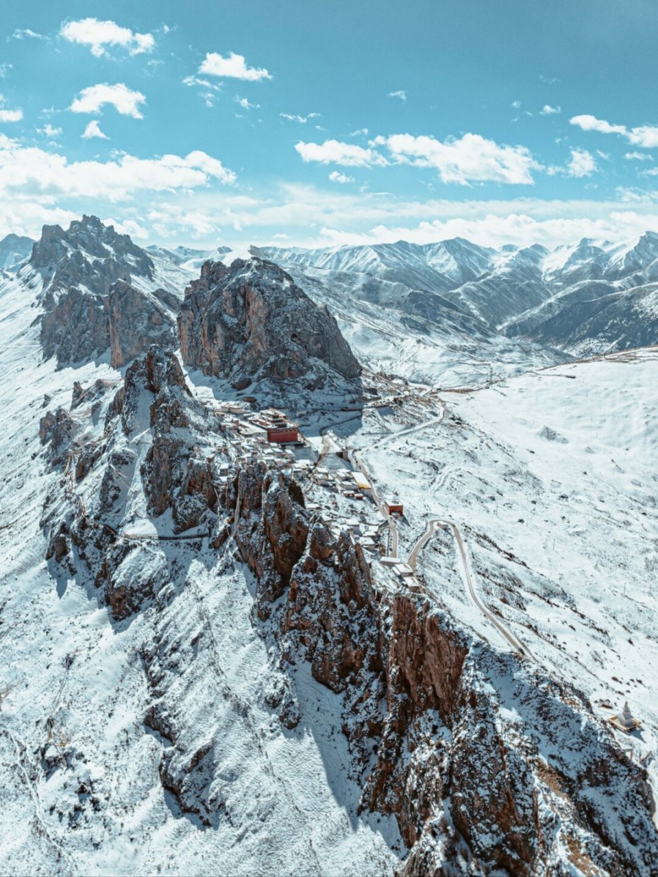 孜珠寺西藏的"天空之城"  在遥远的西藏昌都的丁青县,有一座名为孜珠