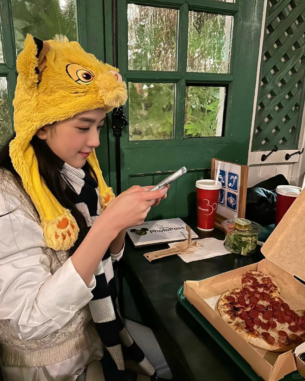 jisoo私服穿搭95又嫩又酷老婆的美貌!