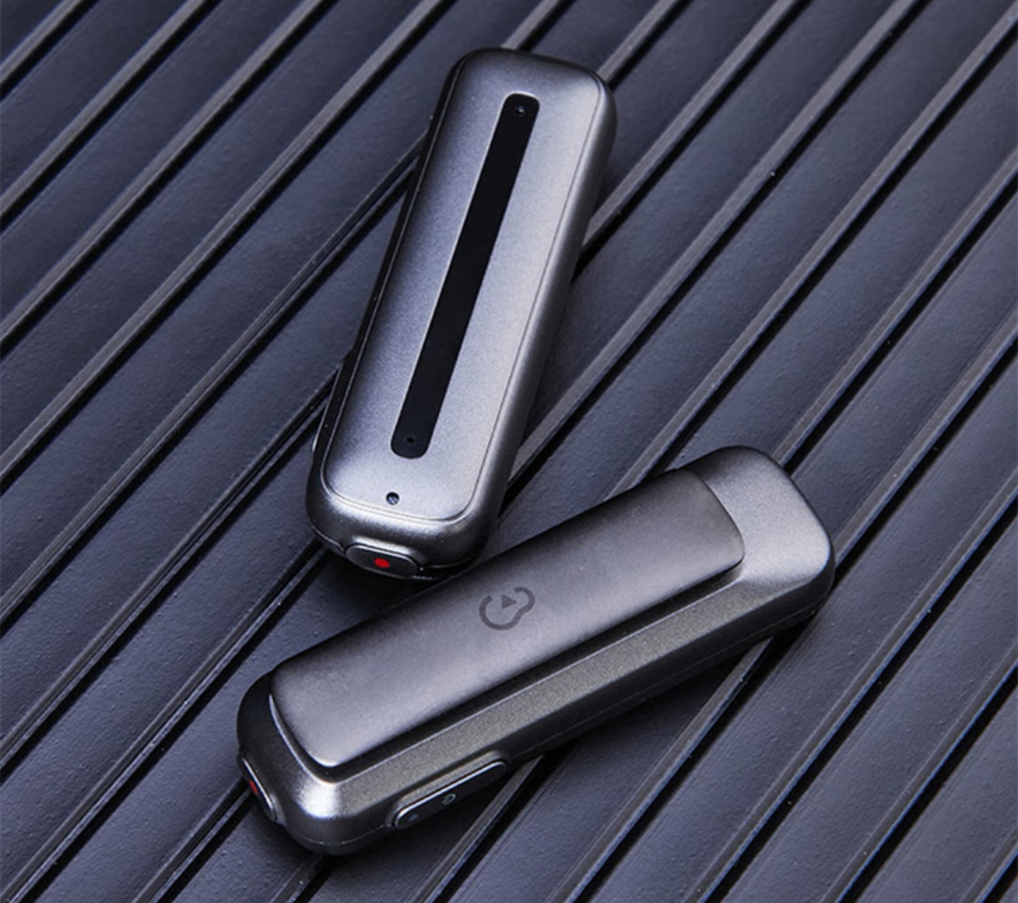 科大讯飞智能录音笔b1是一款小巧精致,功能强大的录音设备.