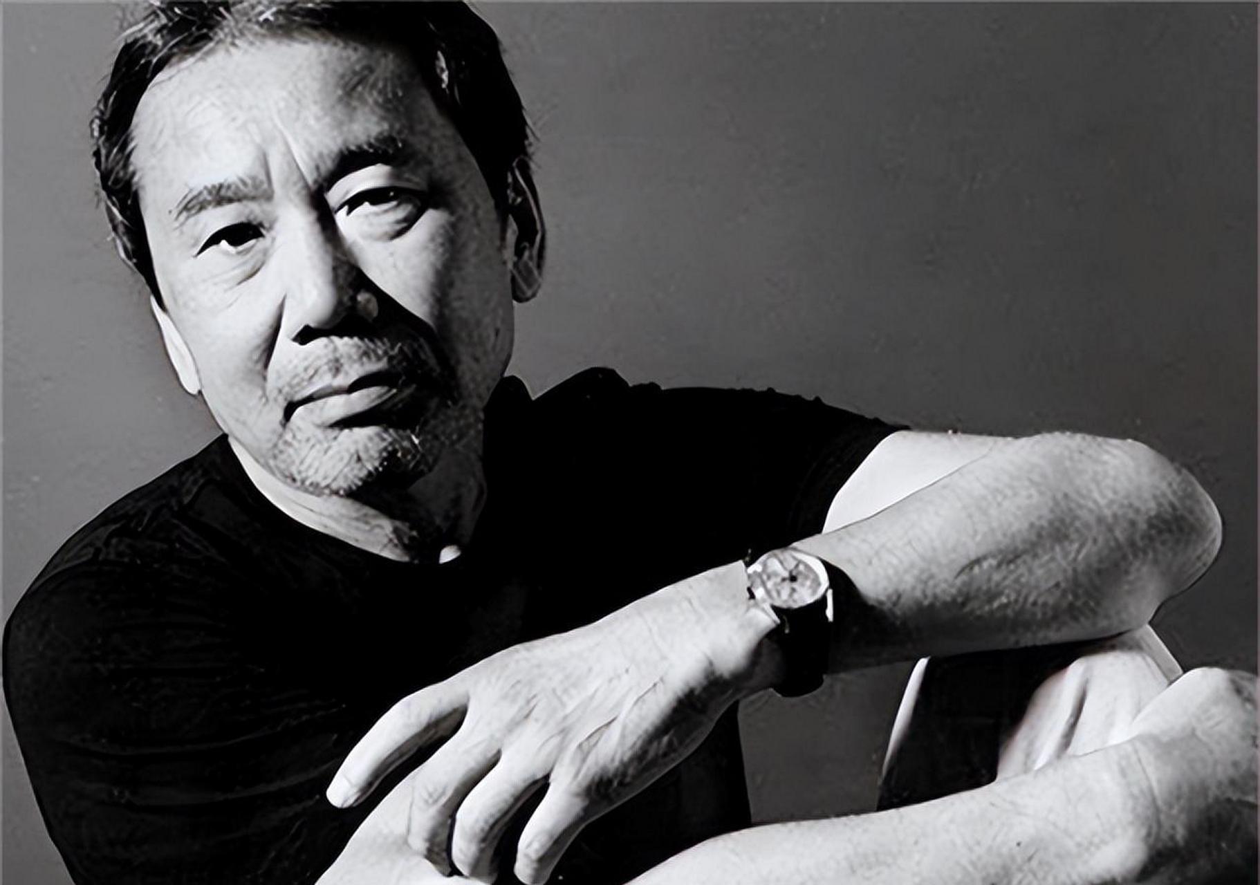 1994年,日本作家村上春树来中国访问.