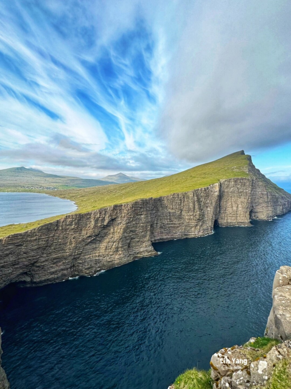 湖泊悬在海上 这是什么绝世美景 法罗群岛  9892湖泊悬在海上,这