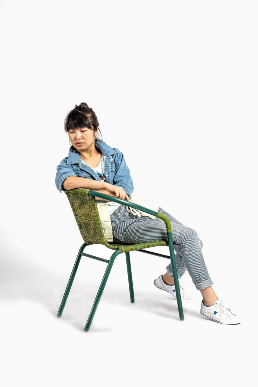 坐姿绘画素材分享  这组素材包含了各种坐姿的照片,从端庄的坐姿到