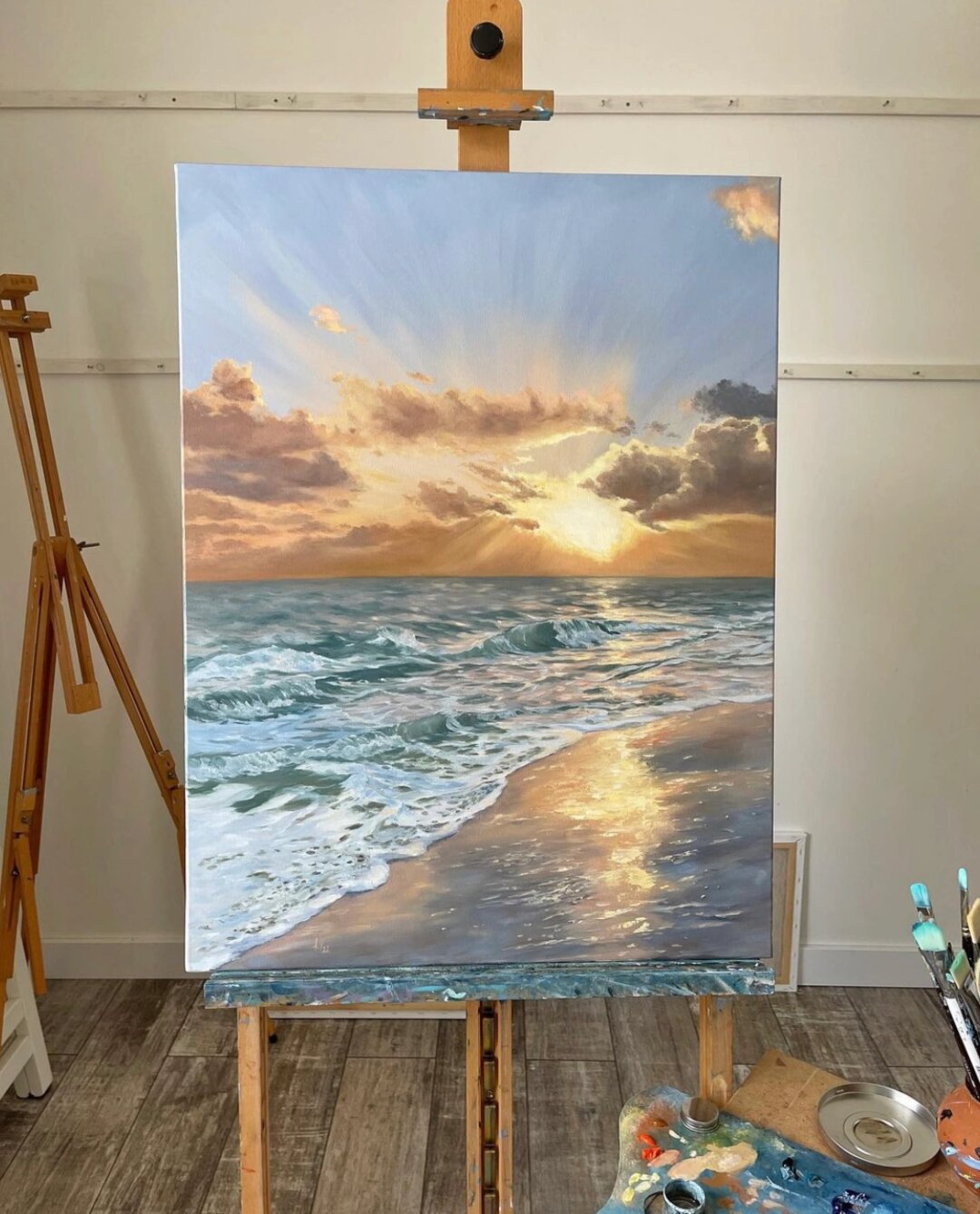 这些油画,每一幅都充满了生命力和活力.从清晨的第一缕阳光,到傍