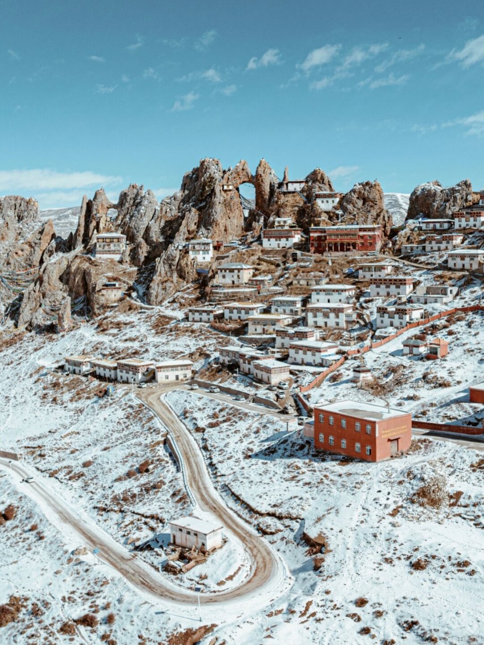 孜珠寺西藏的"天空之城"  在遥远的西藏昌都的丁青县,有一座名为孜珠