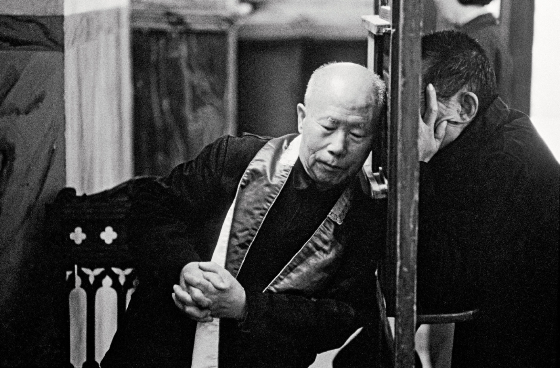 1979年,北京宣武门天主堂内的告解