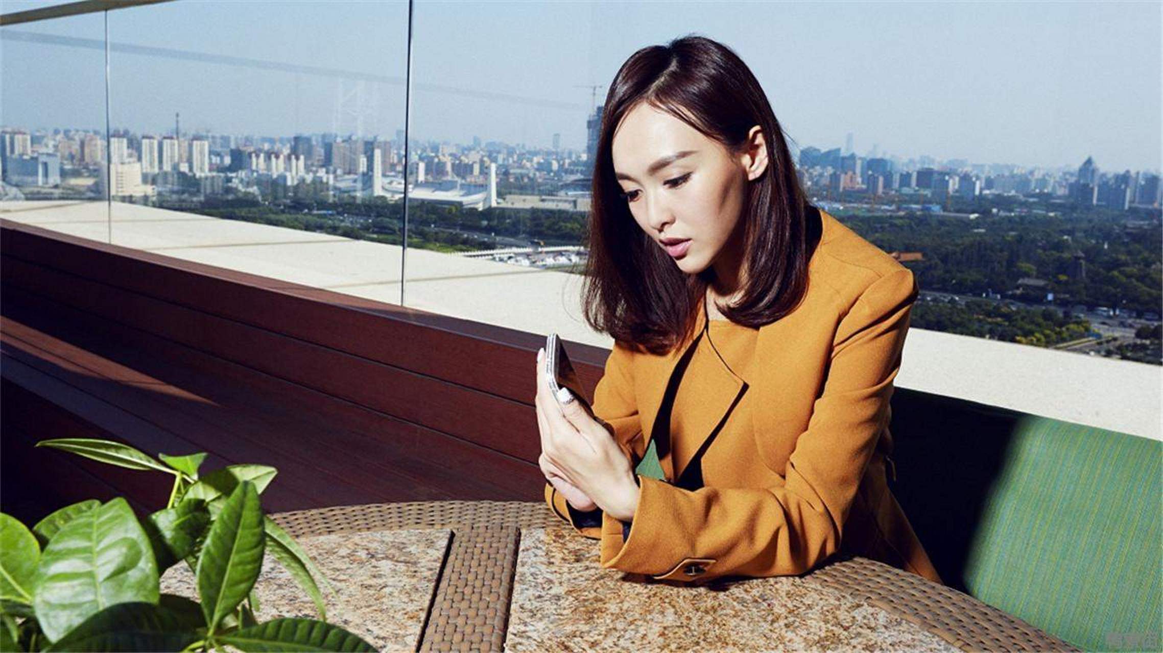 唐嫣同款爱马仕包包大揭秘!白,棕birkin,绿constance.哪个击中心巴?