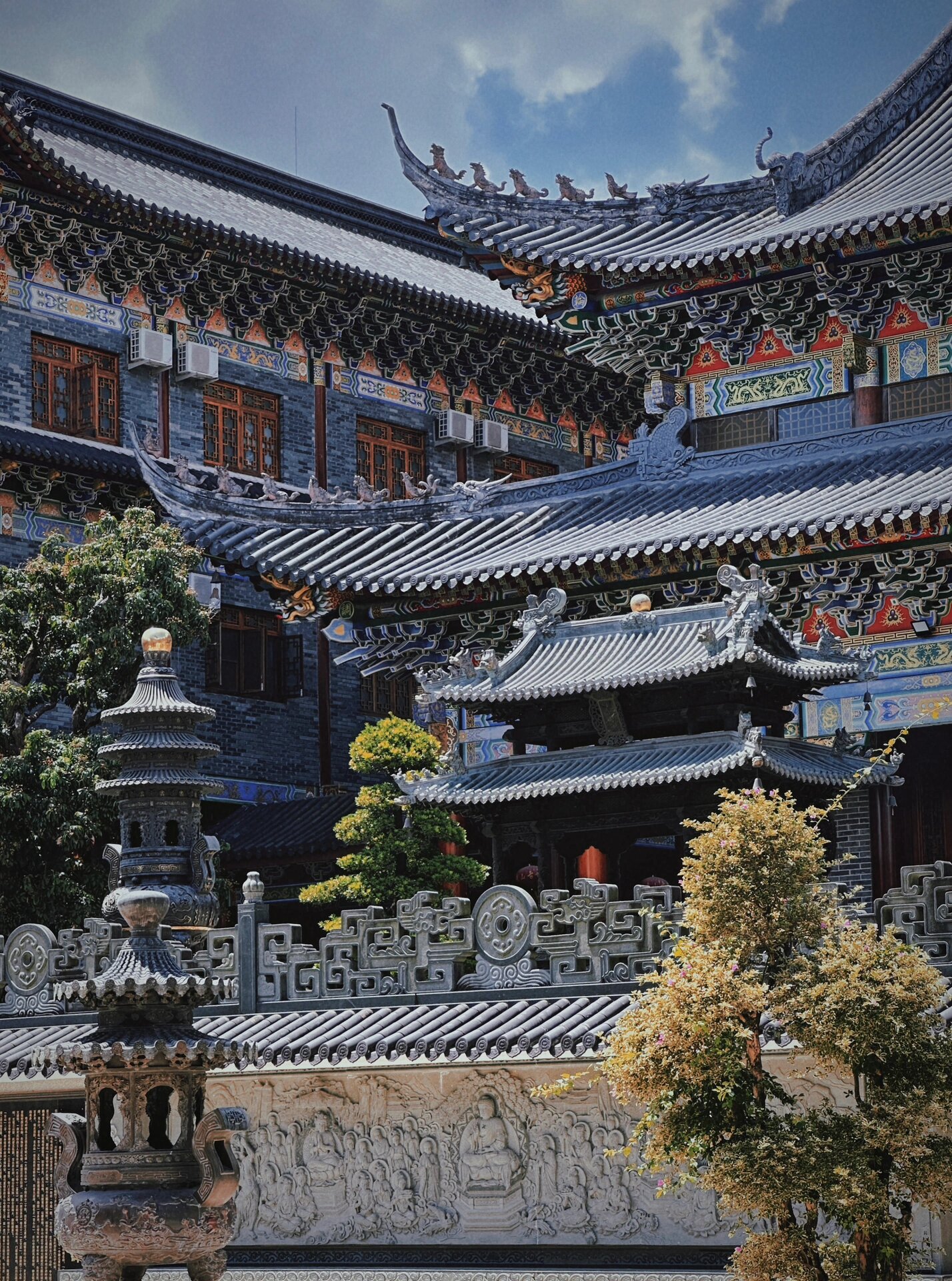 深圳大鹏东山寺,建于明朝,原深圳市委书记为所题写"回头是岸"