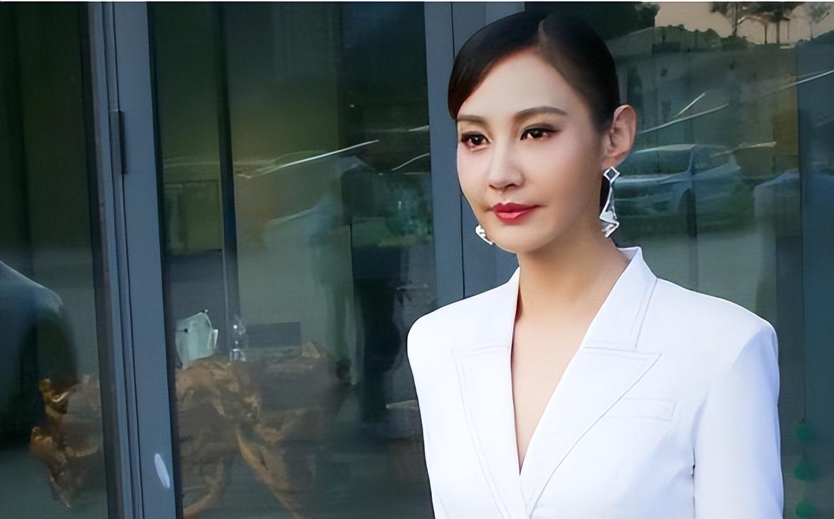 杨雪美貌不输范冰冰,却甘愿嫁给丑老公!如今被吐槽颜值狂跌!