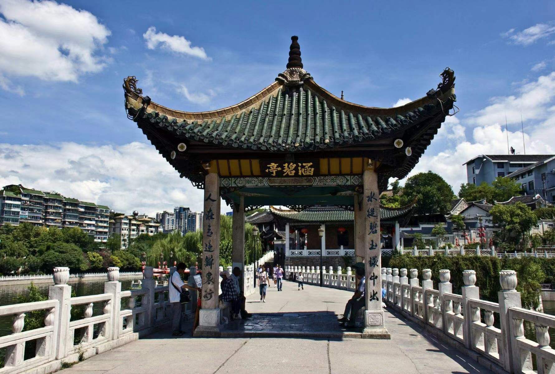 贵阳市的标志性建筑——甲秀楼