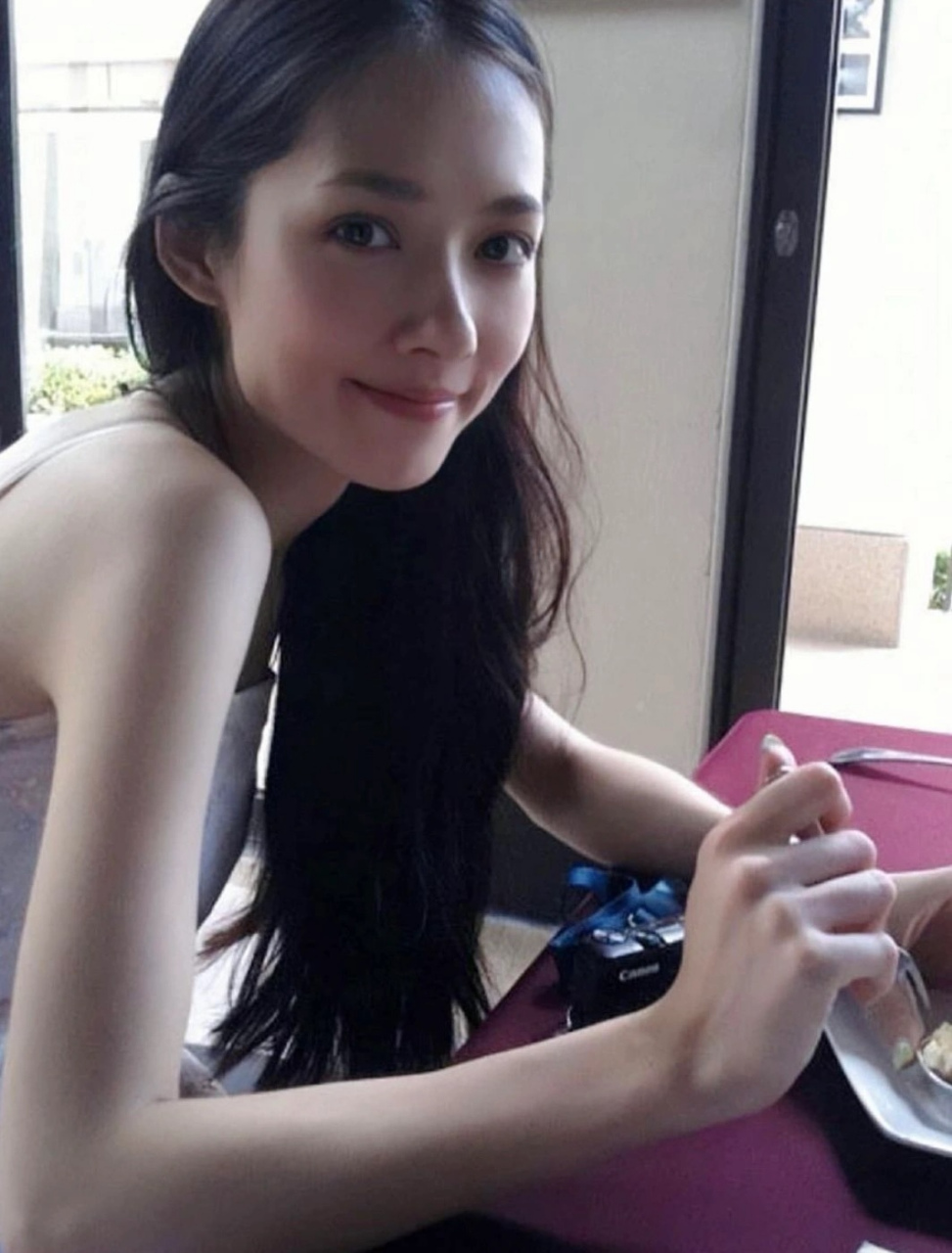 刚出道时候的郭碧婷简美死了,能甩在的女明星几条街,不愧是向太严选.