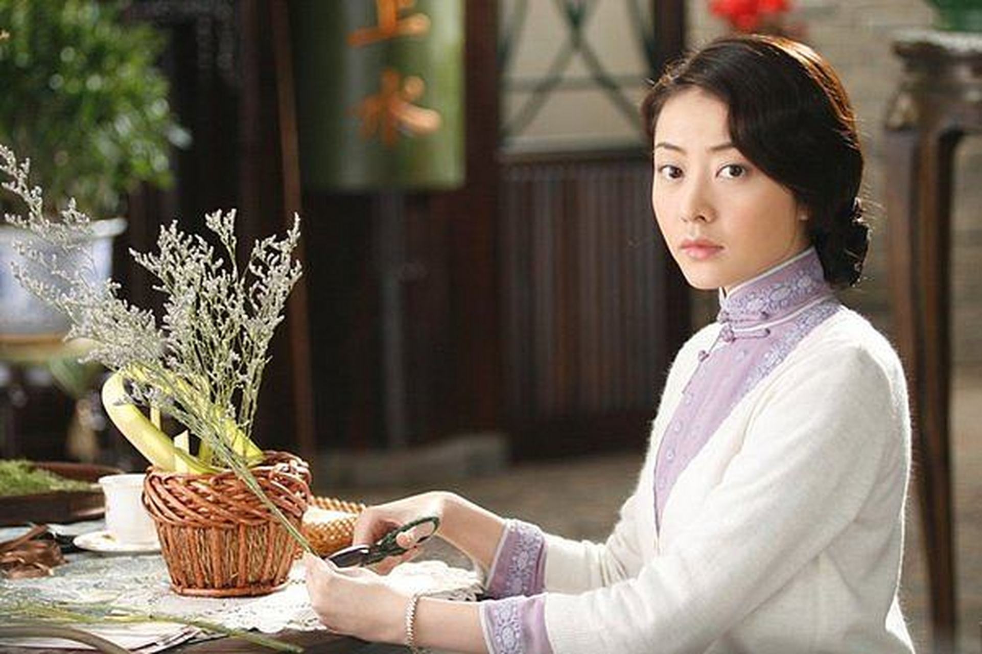 熊黛林饰演的叶问妻子张永成,身材高挑美丽动人,性格是内敛,传统的