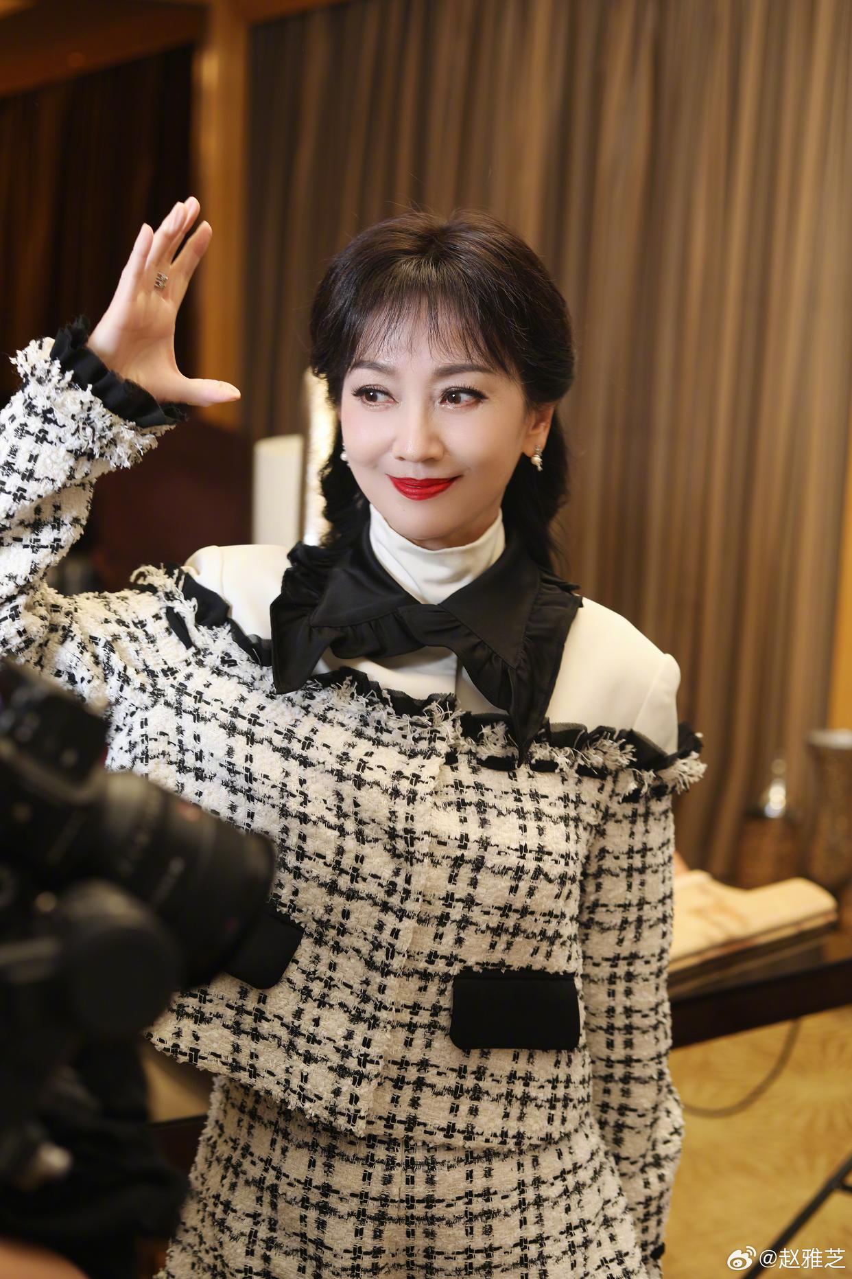 赵雅芝真是神一般的存在,20岁这样,30岁这样,40岁这样,甚至到了70岁和