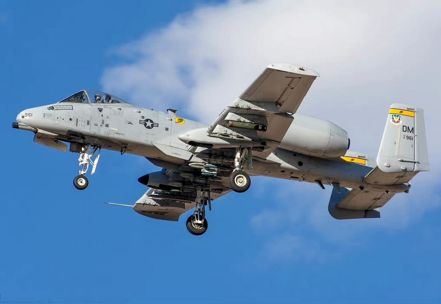 战机欣赏:美国空军a-10"疣猪"攻击机,该机是美国空军研制的一种专用的