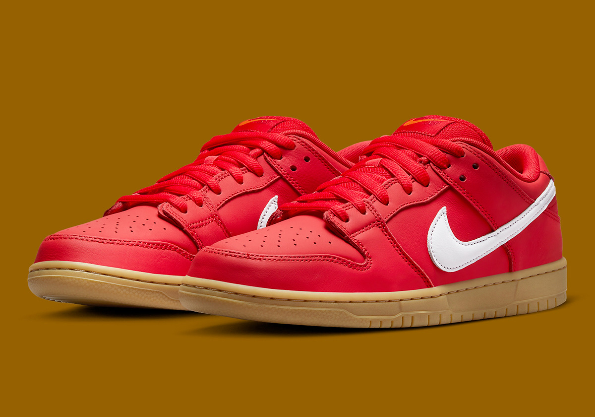 nike sb dunk low 加入"university red"橙色标签系列