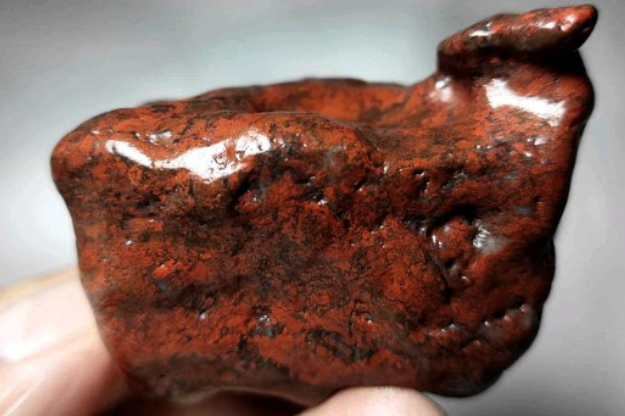 红伊丁石有收藏价值吗,收藏价值相对较高