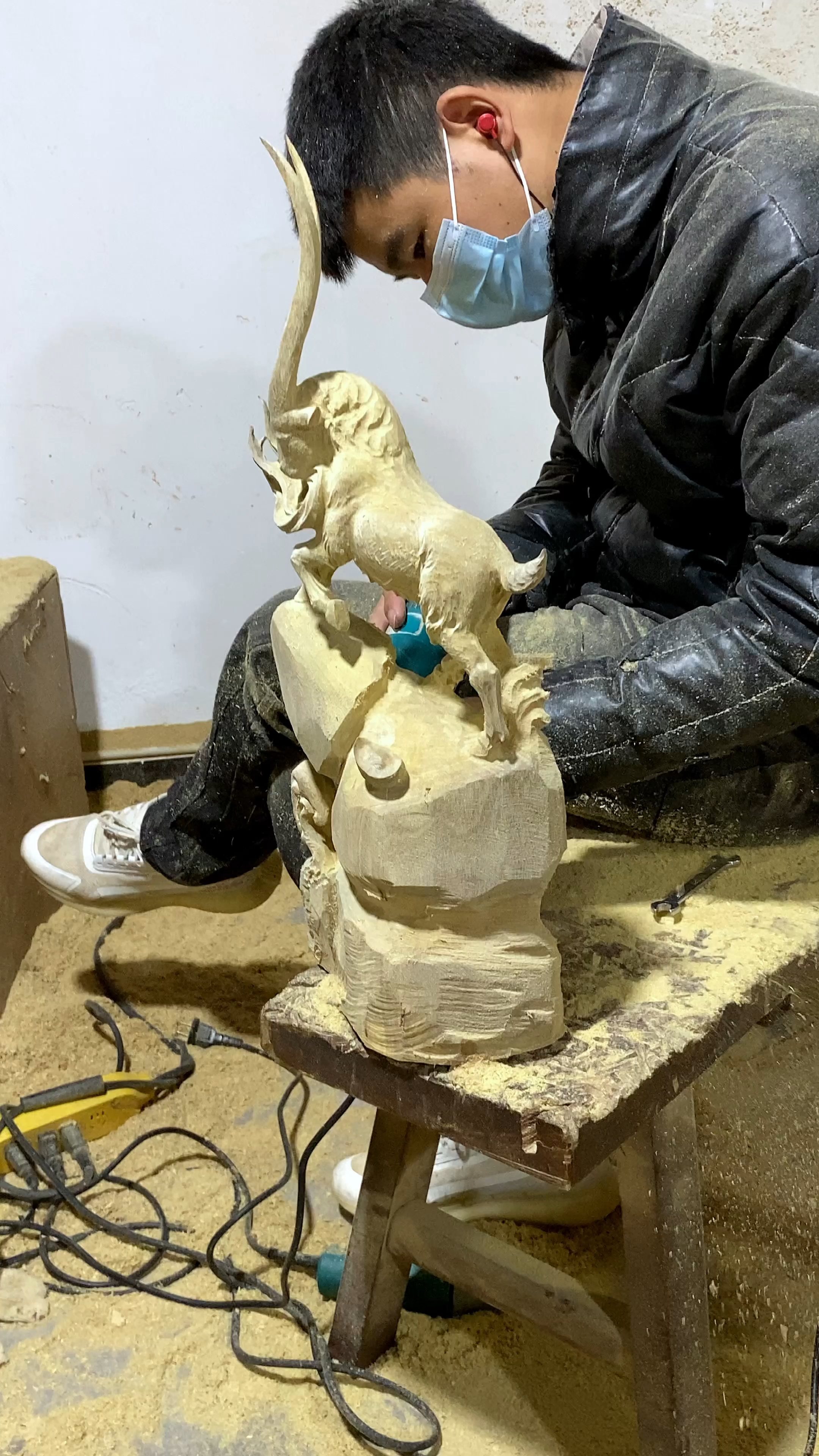 案摆小精品 精致而不精贵 金丝楠木领头羊