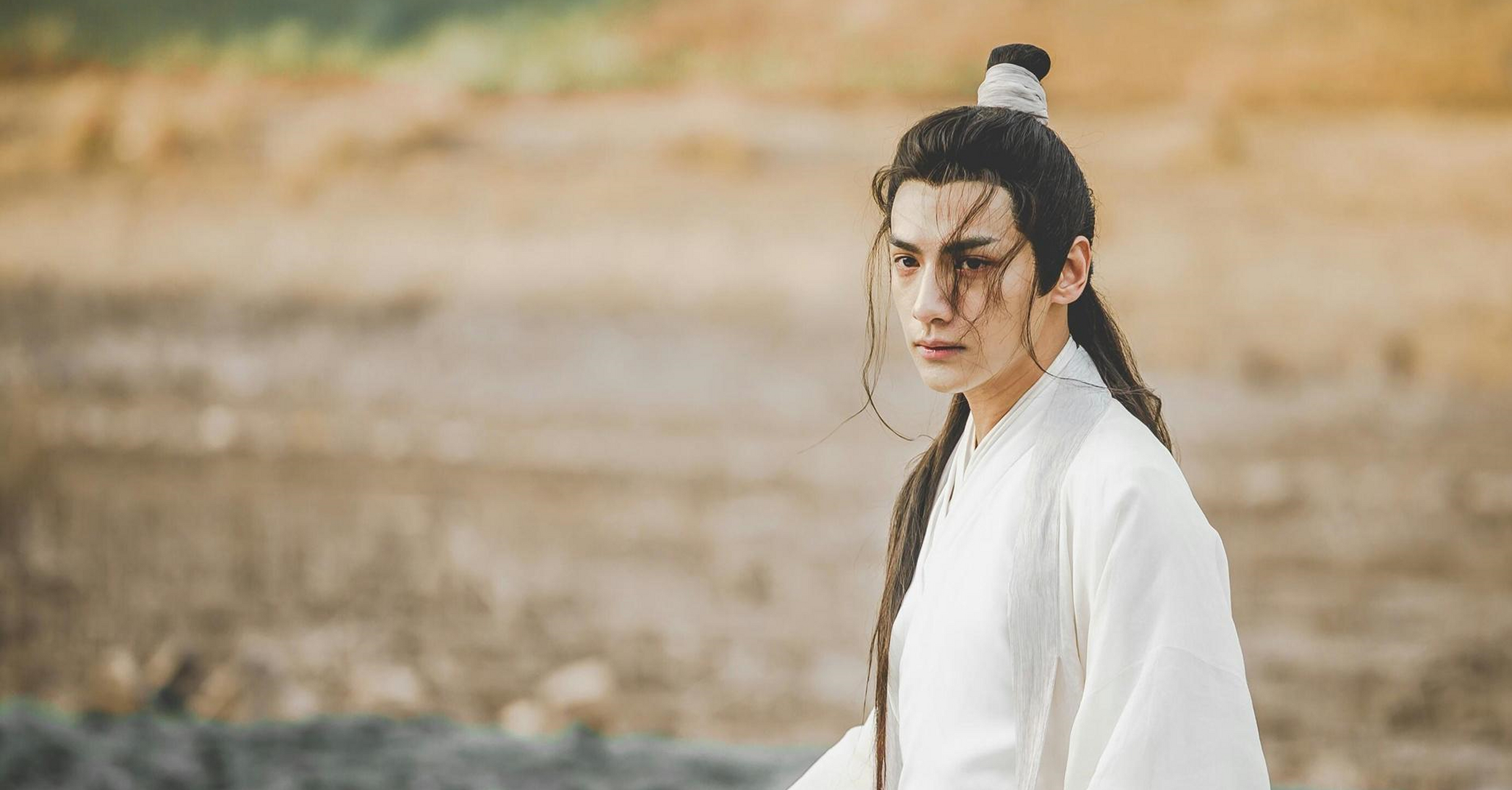 《皓衣行》是陈飞宇和罗云熙主演的新剧,自2020年9月杀青后备受期待.