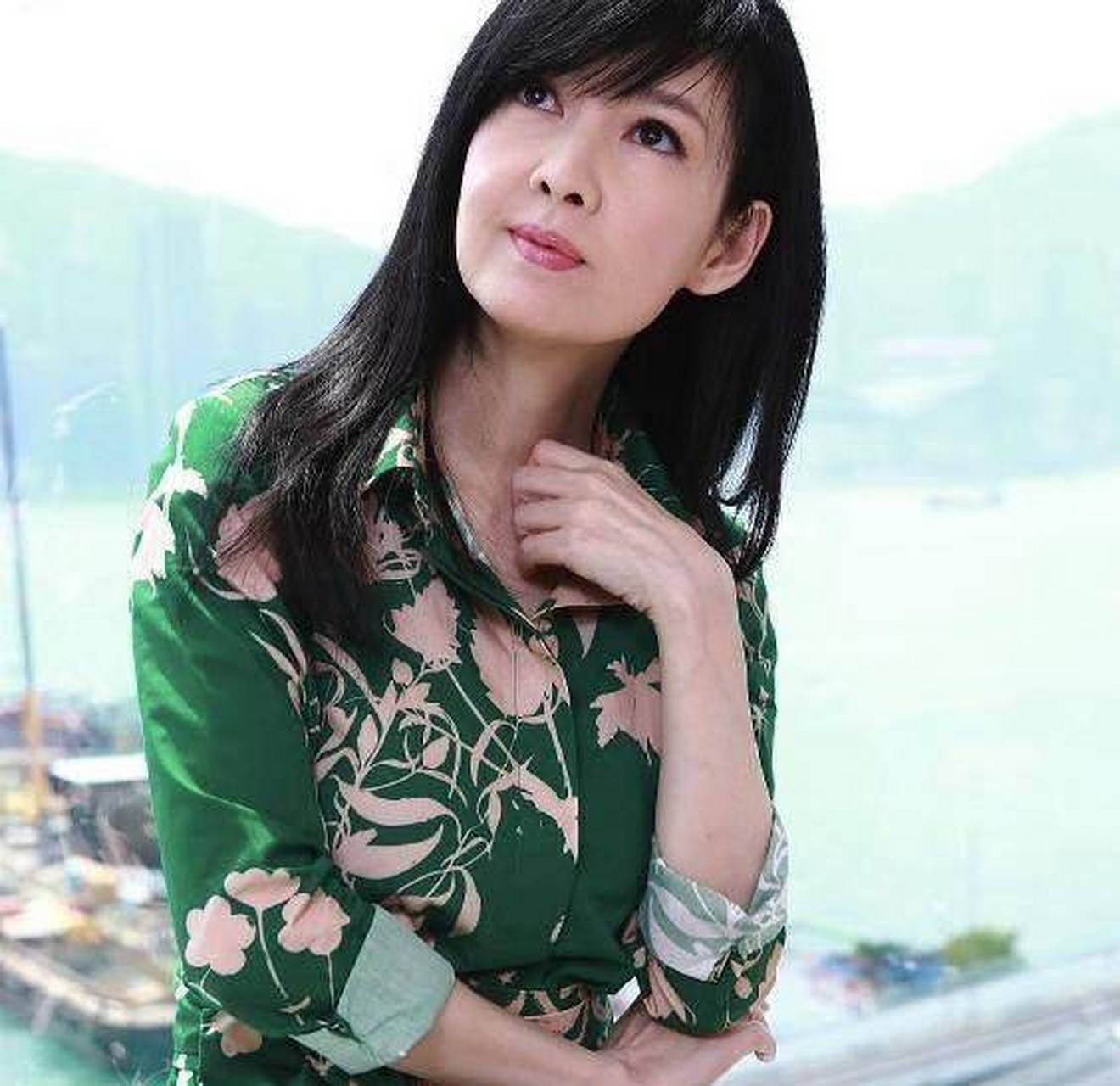 笔者印象最深刻的是她在1992年首播的港剧《大时代》中饰演的阮梅