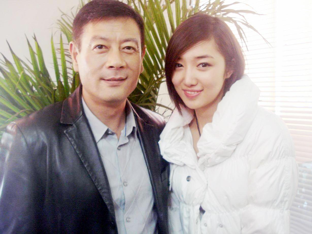 明月》中,他是傅丽莉的丈夫;在《秋天的马拉松》中,他是李媛媛的丈夫