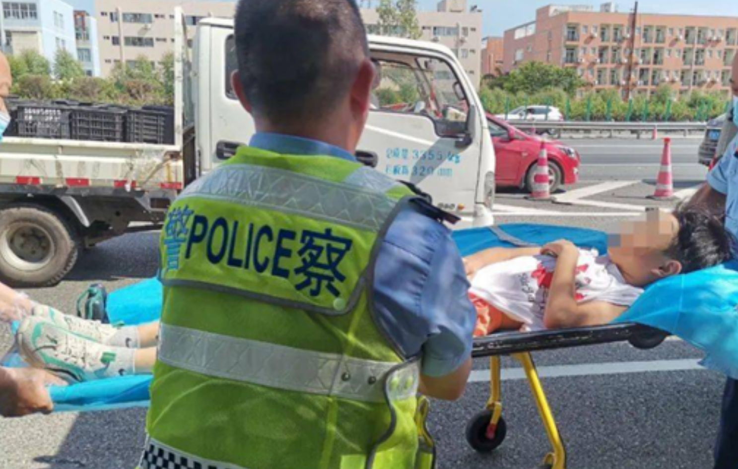 2014年3月18日,赵延远夫妇前往商场购物,妻子的预产期就快要到了,需要