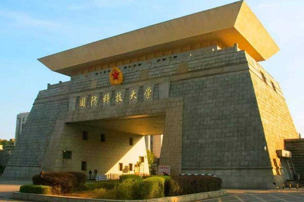 回顾云南考生李盈差1分上国防科大弃985含恨复读后来考上了吗