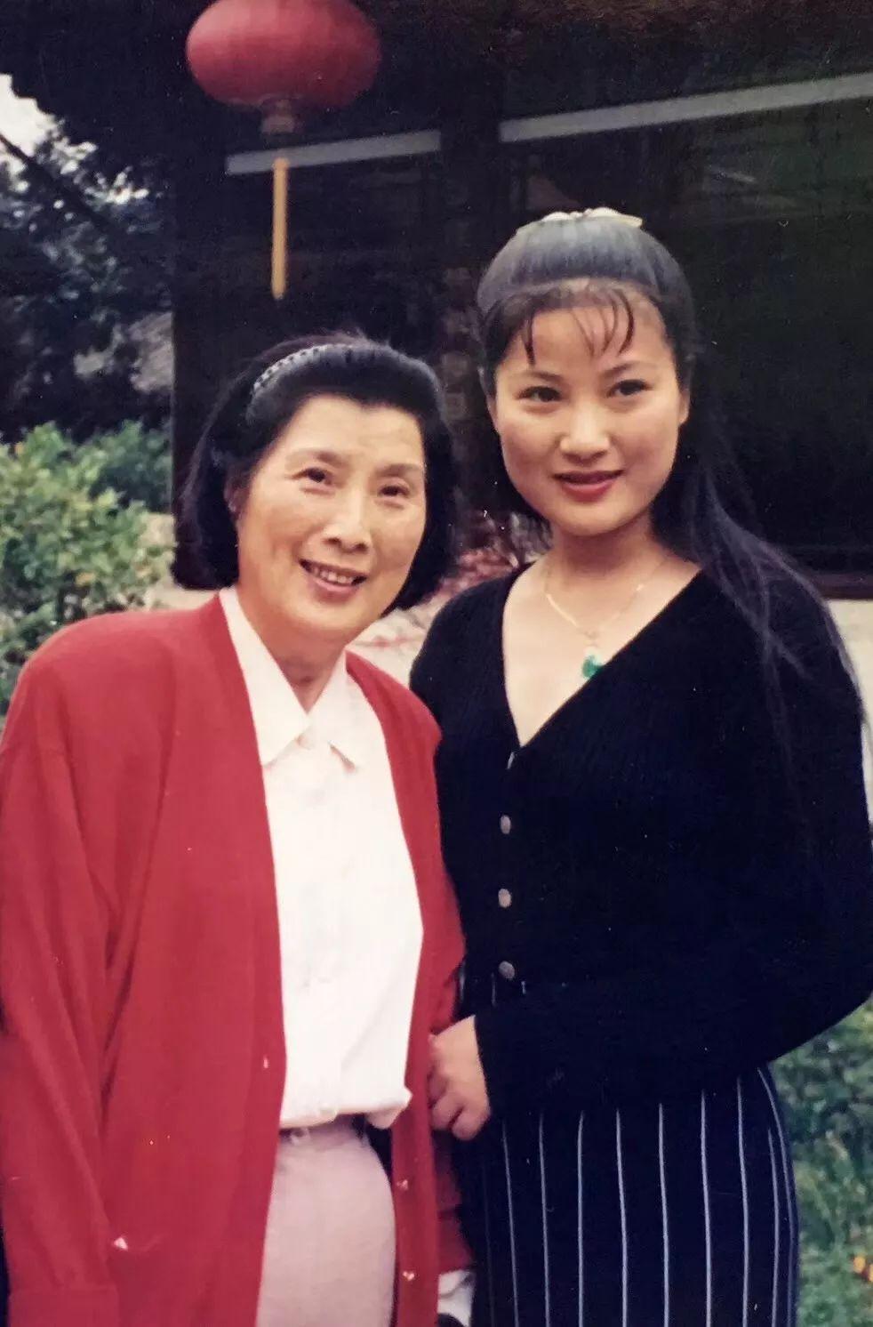 回顾越剧武旦陈飞怀孕遭遇车祸九死一生丈夫儿子都是家乡的骄傲