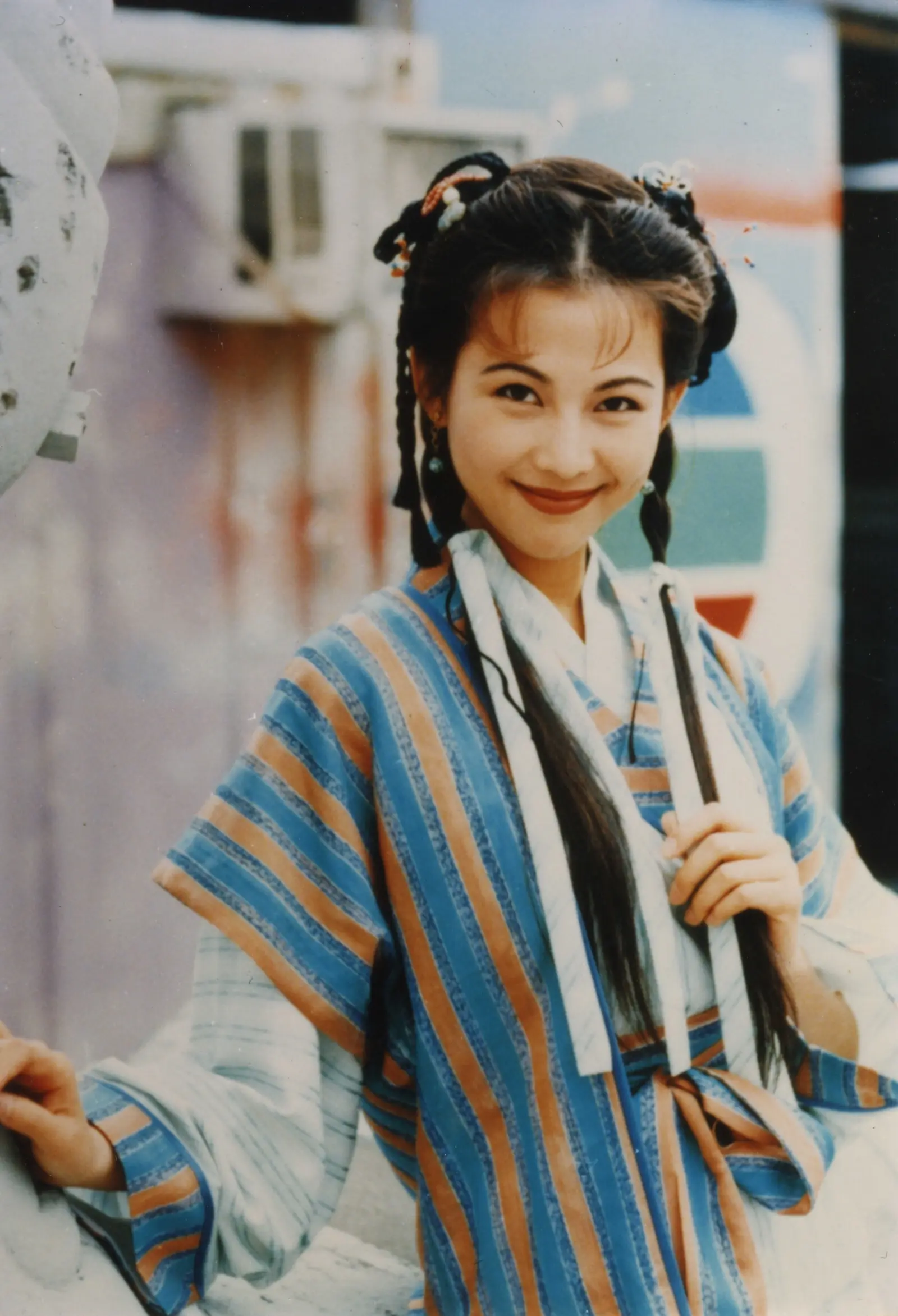 回顾演员蔡少芬嫁重庆小丈夫婚后连生三胎今一家五口其乐融融