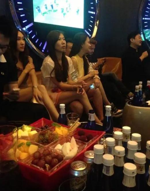 20年上海一名媛ktv生日狂欢,消费12万无力支付,父亲:棺材本全赔光